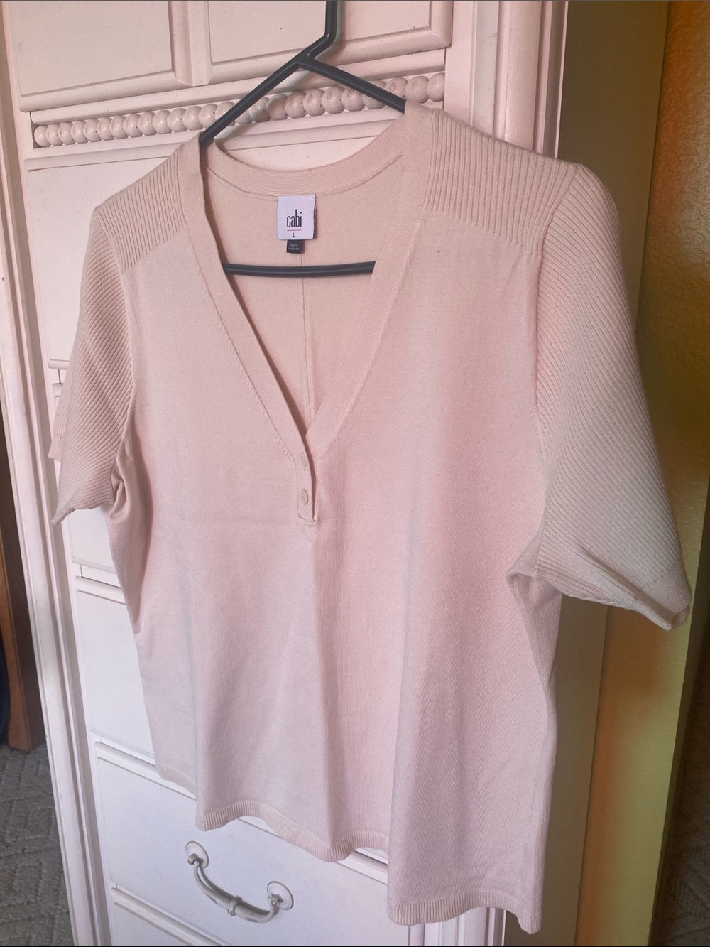 CAbi Cream Short Sleeve V-Neck Knit Top - L